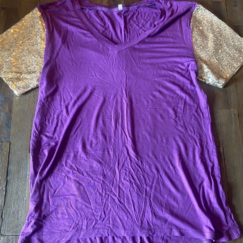 Purple and gold t-shirt!